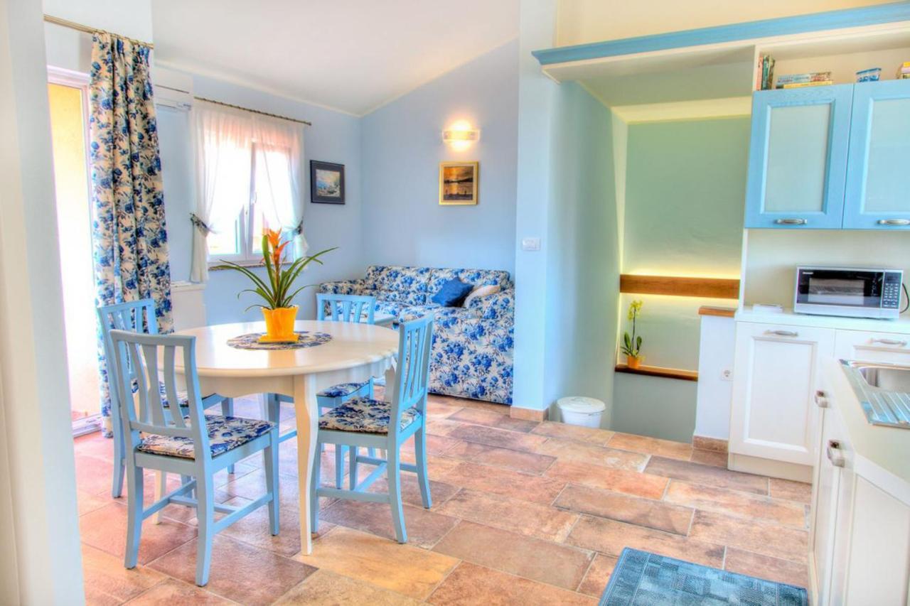 Apartment Petra near beach Veruda Esterno foto