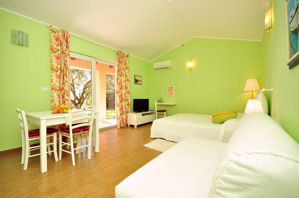 Apartment Petra near beach Veruda Esterno foto