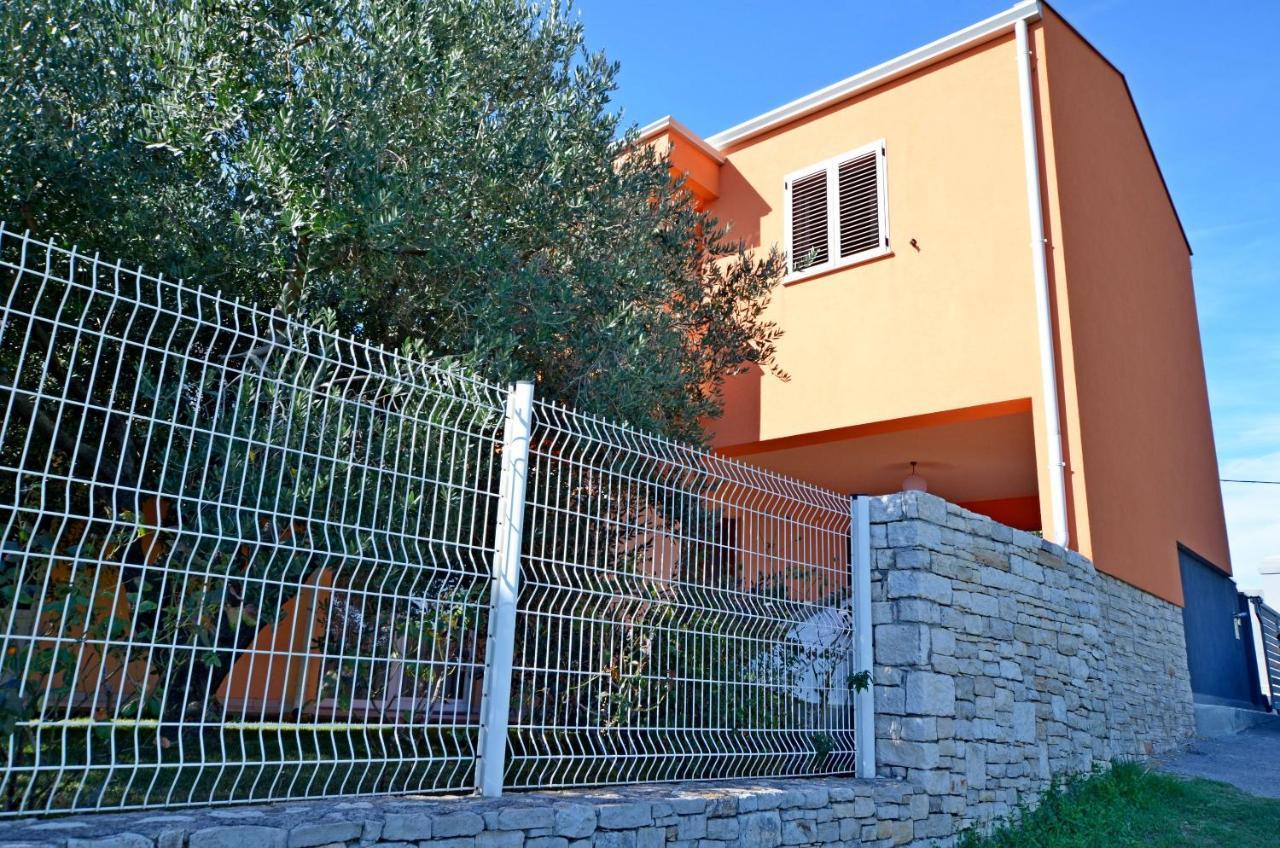 Apartment Petra near beach Veruda Esterno foto