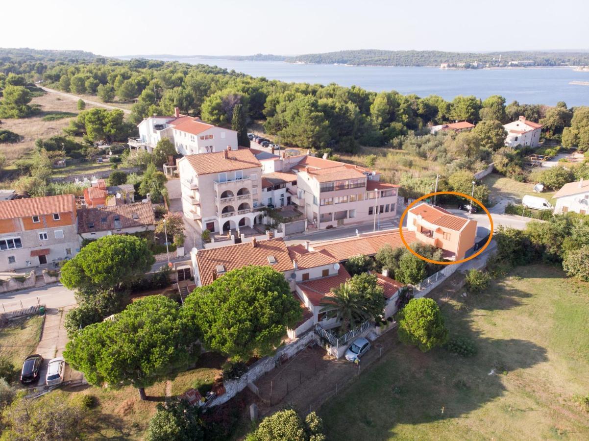Apartment Petra near beach Veruda Esterno foto