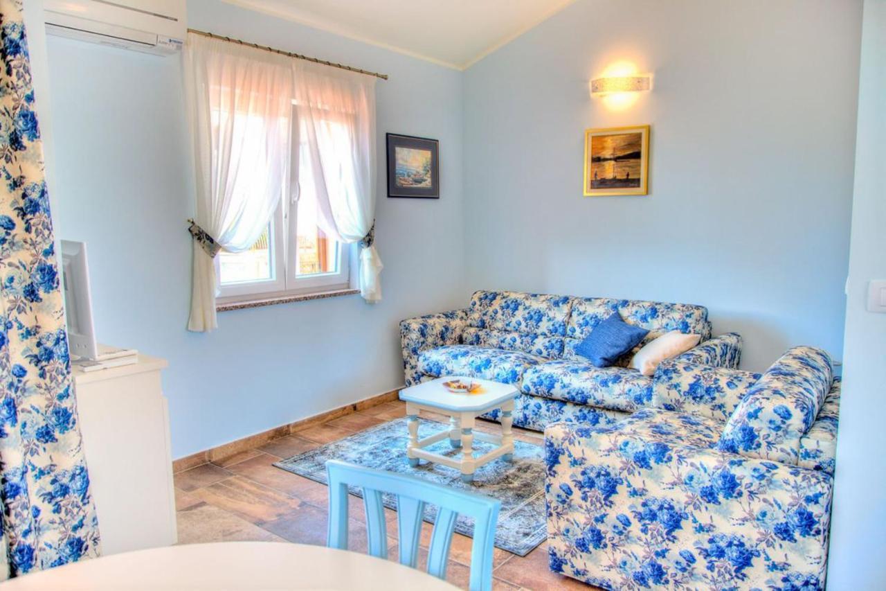Apartment Petra near beach Veruda Esterno foto